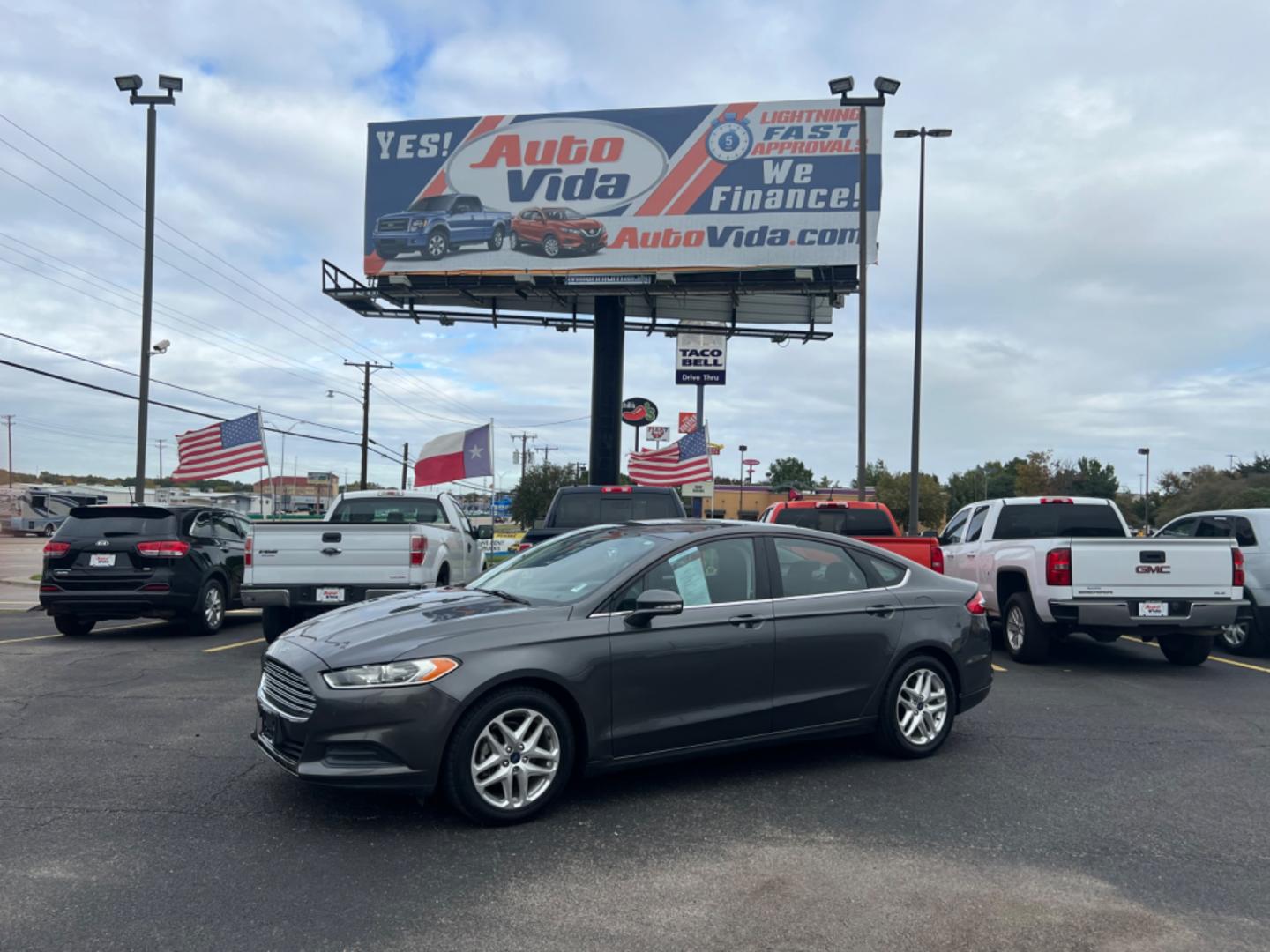 2016 GRAY Ford Fusion SE (3FA6P0HD4GR) with an 1.5L L4 DOHC 16V engine, 6-Speed Automatic transmission, located at 420 I-35E, Lancaster, TX, 75146, (469) 297-4144, 32.593929, -96.823685 - Photo#0